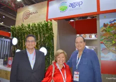 Gabriel Amaro, Agap Peru, Ing. Mercedes Auris, Vivero los Viñedos and Emilio Nicolini from Xianfeng Fruit Company China.